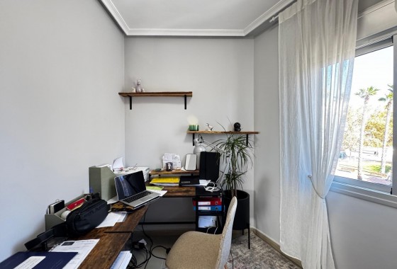 Resale - Apartment / flat - Torrevieja - Playa del Cura