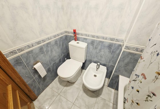 Resale - Apartment / flat - Torrevieja - Estacion de autobuses