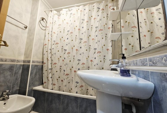 Resale - Apartment / flat - Torrevieja - Estacion de autobuses