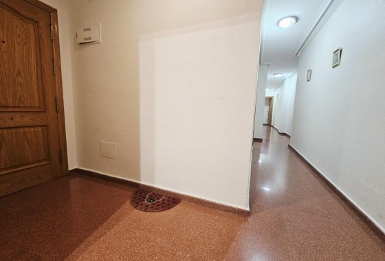 Resale - Apartment / flat - Torrevieja - Estacion de autobuses