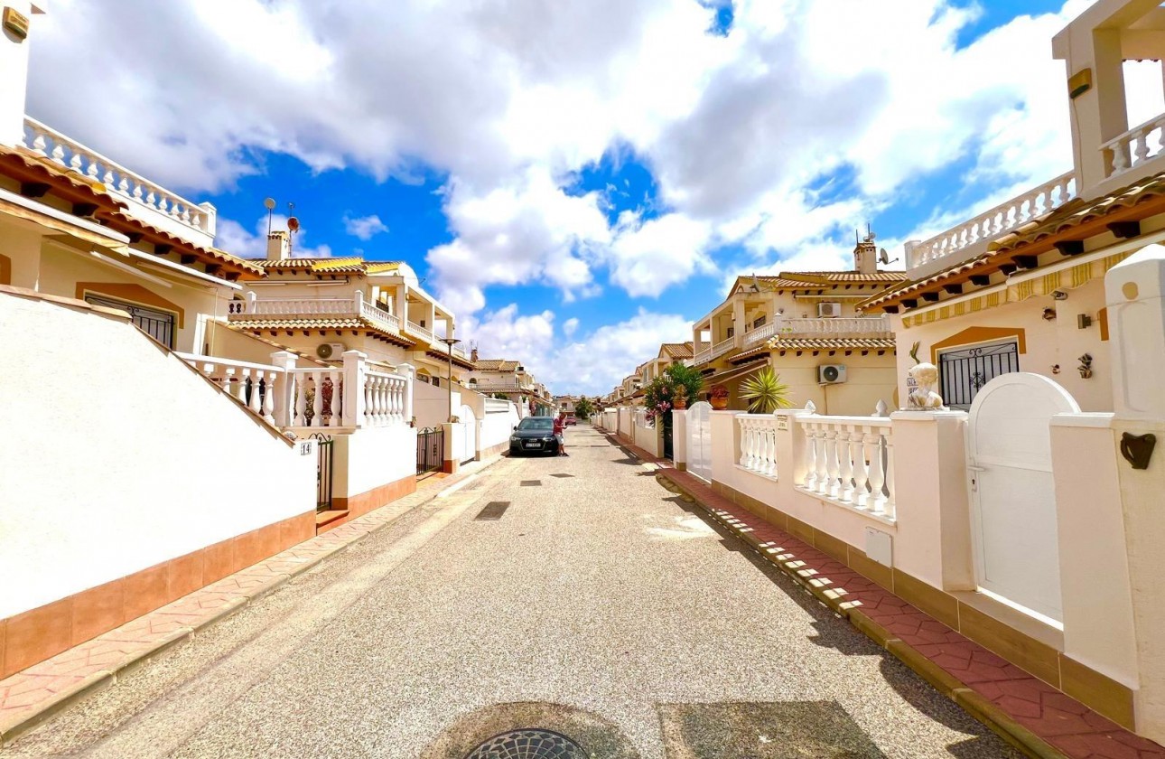 Resale - Villa - Orihuela - Urbanización Perla del Mar