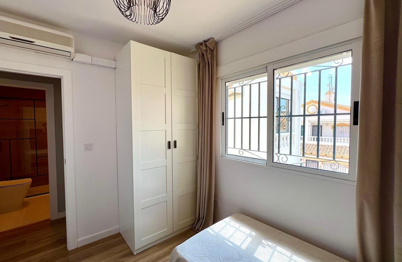 Resale - Villa - Orihuela - Urbanización Perla del Mar