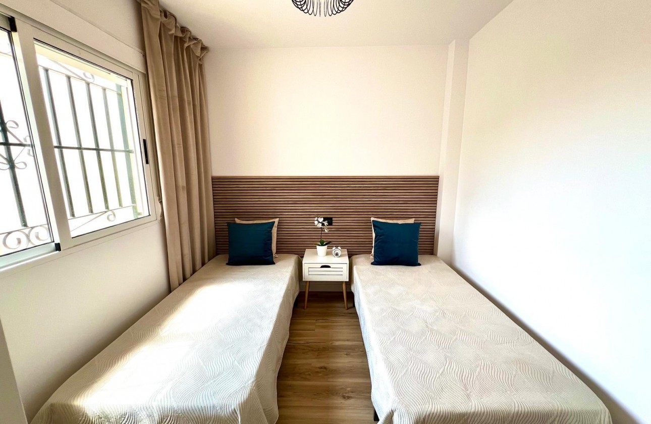 Resale - Villa - Orihuela - Urbanización Perla del Mar