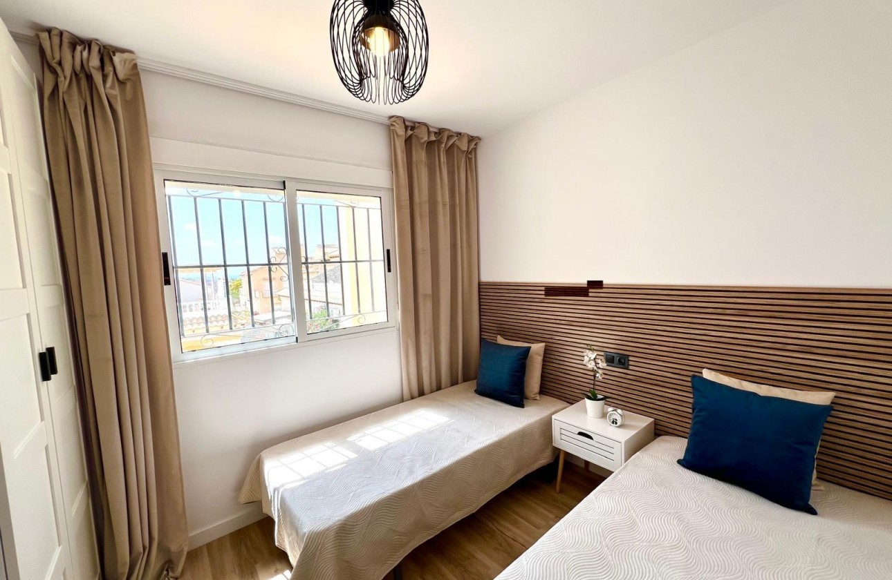 Resale - Villa - Orihuela - Urbanización Perla del Mar
