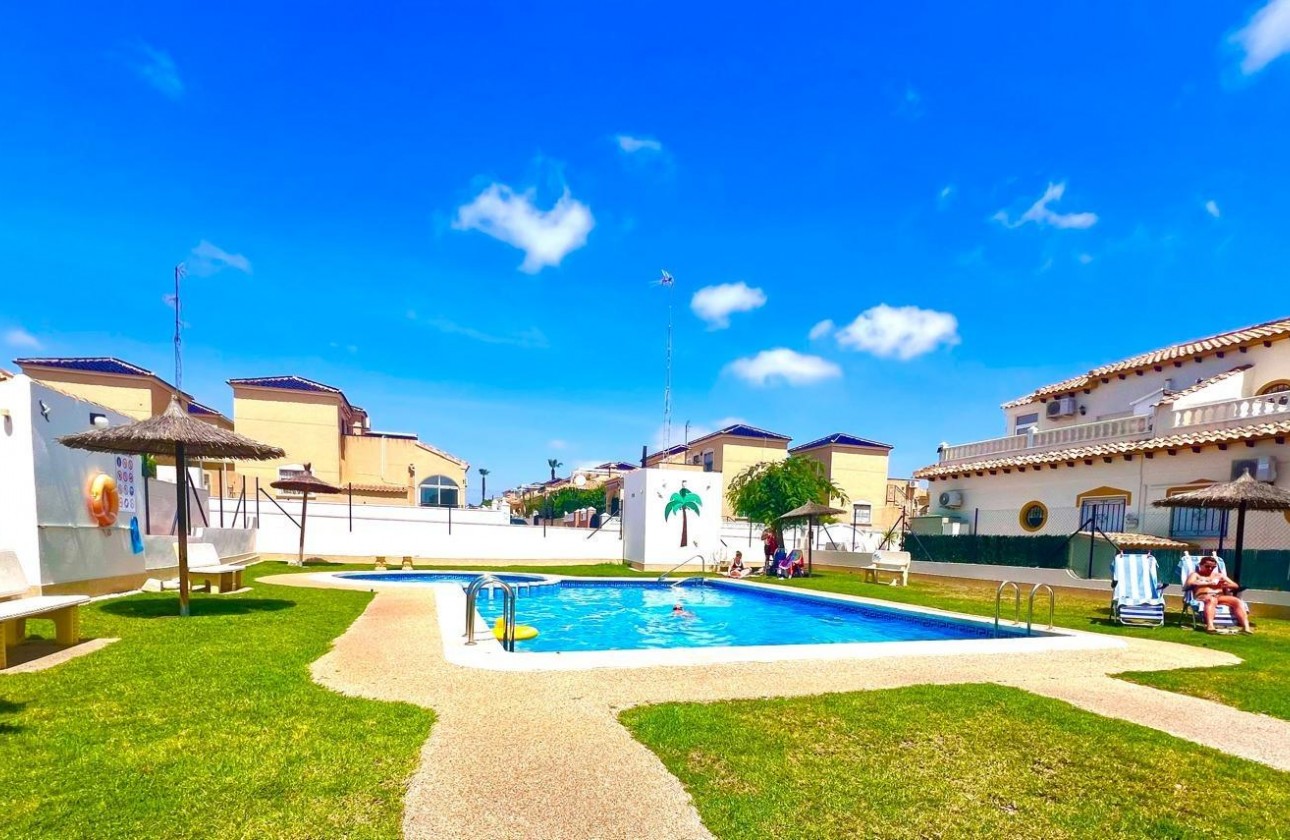 Resale - Villa - Orihuela - Urbanización Perla del Mar