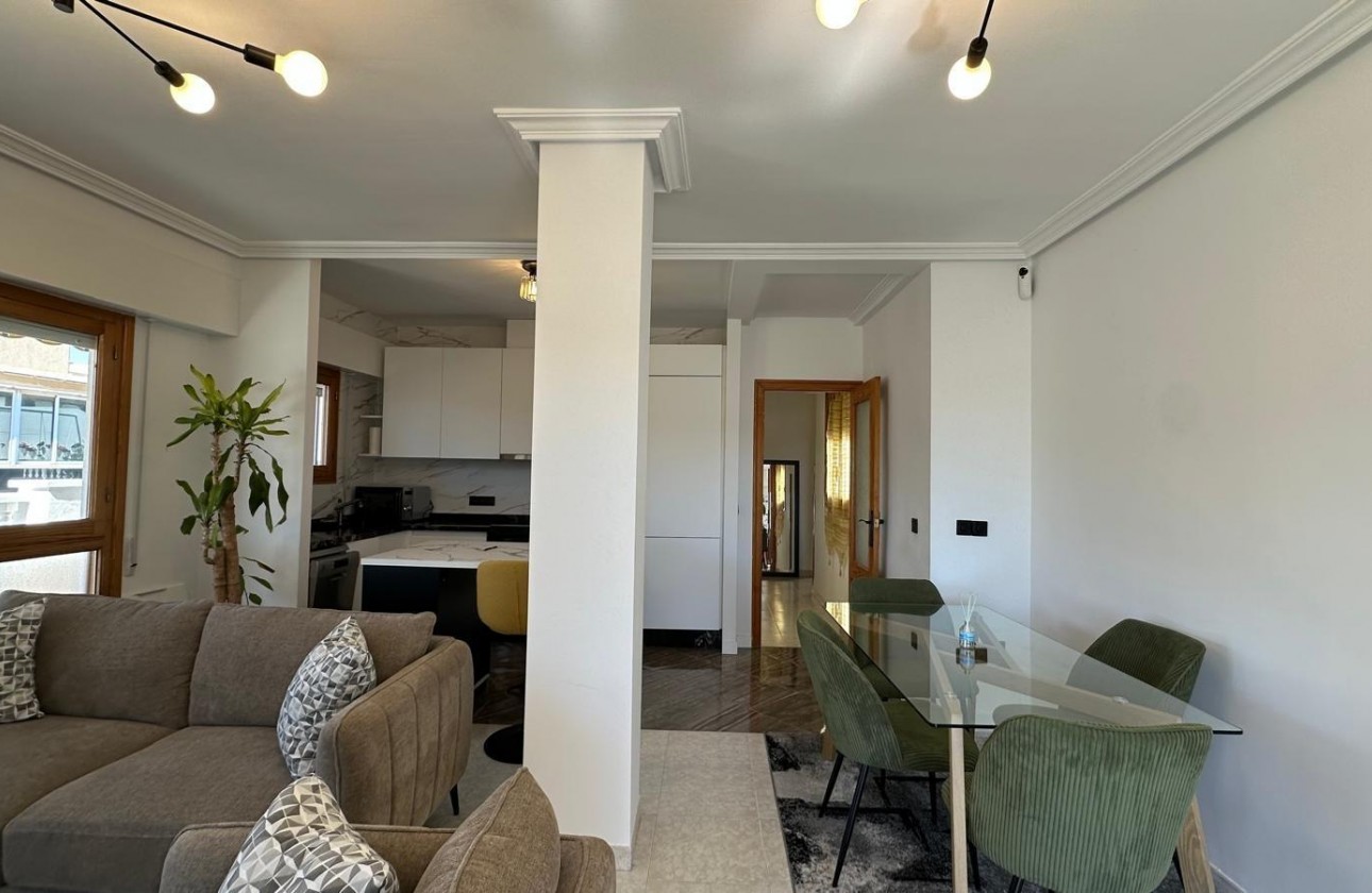 Resale - Apartment / flat - Torrevieja - Centro
