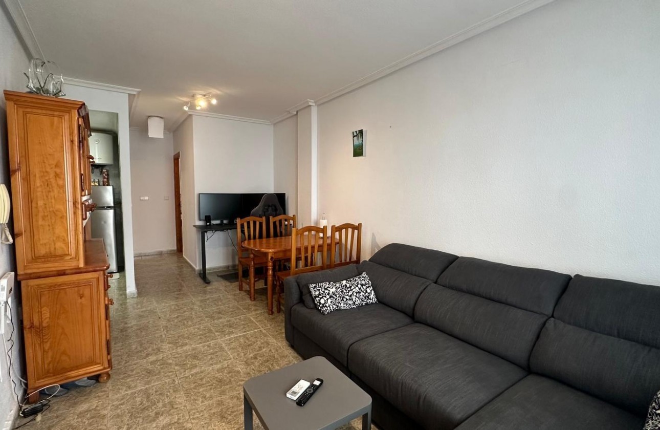Resale - Apartment / flat - Torrevieja - Estacion de autobuses