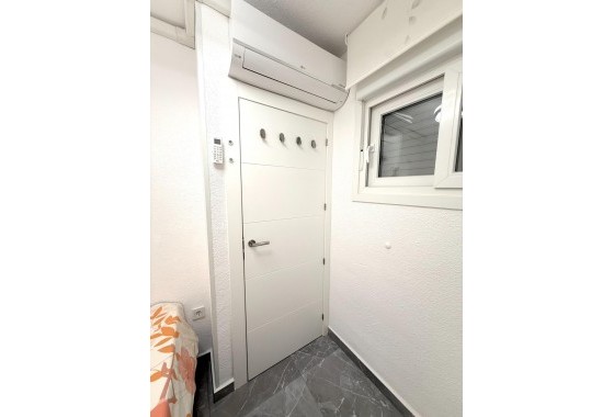 Resale - Apartment / flat - Torrevieja - Cabo cervera