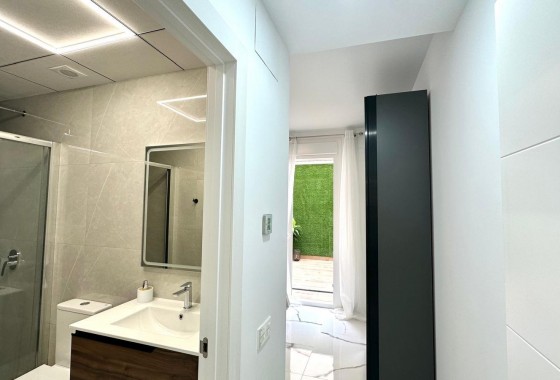 Resale - Apartment / flat - Torrevieja - Playa del Cura
