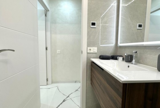 Resale - Apartment / flat - Torrevieja - Playa del Cura