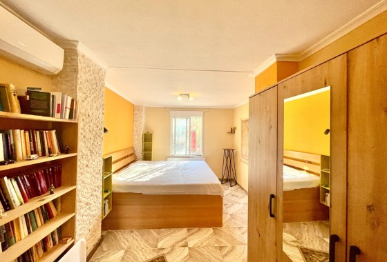 Resale - Finca / Country Property - Crevillente