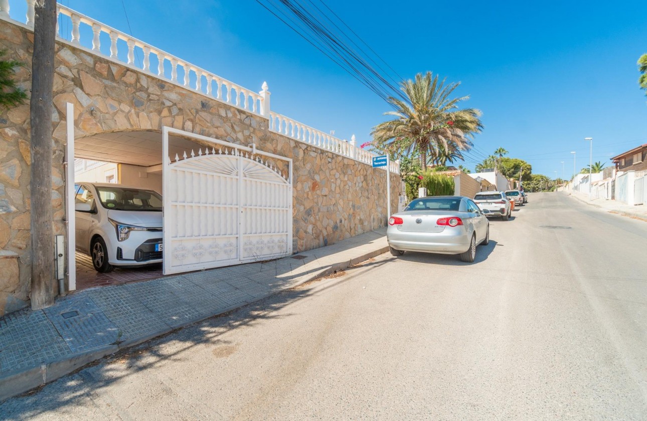 Resale - Villa - Orihuela Costa - Los Balcones