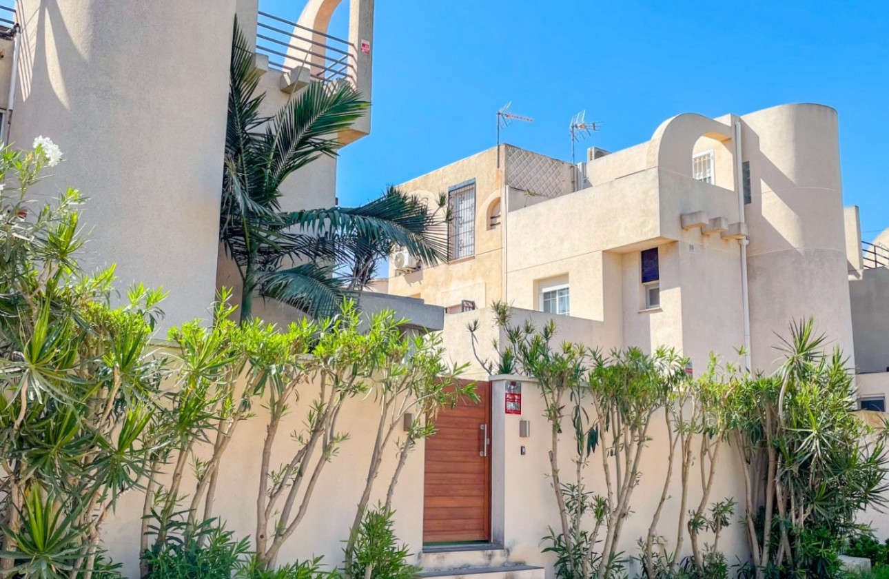 Resale - Villa - Torrevieja - La Siesta - El Salado -  Torreta