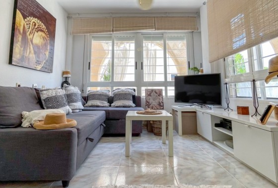 Resale - Villa - Torrevieja - La Siesta - El Salado -  Torreta