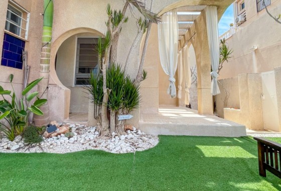 Resale - Villa - Torrevieja - La Siesta - El Salado -  Torreta