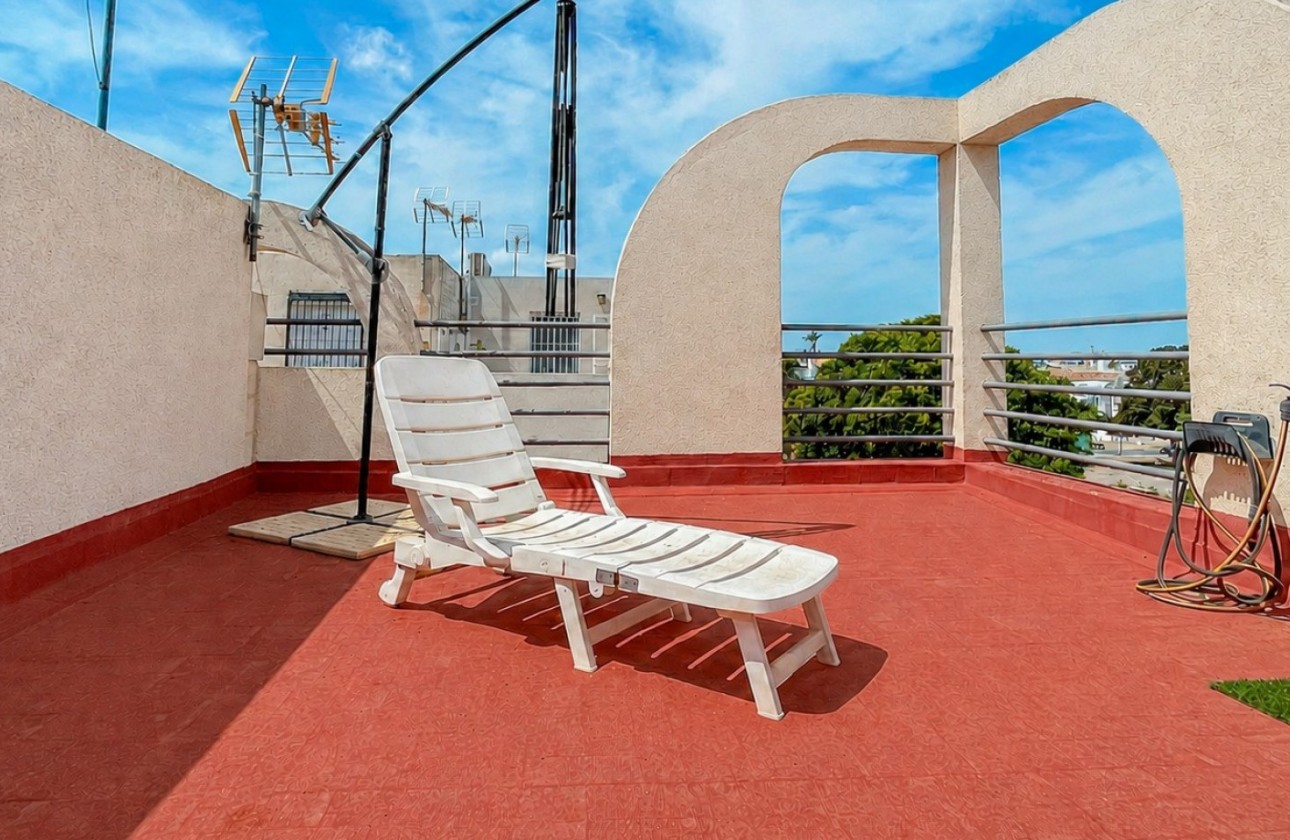 Resale - Villa - Torrevieja - La Siesta - El Salado -  Torreta
