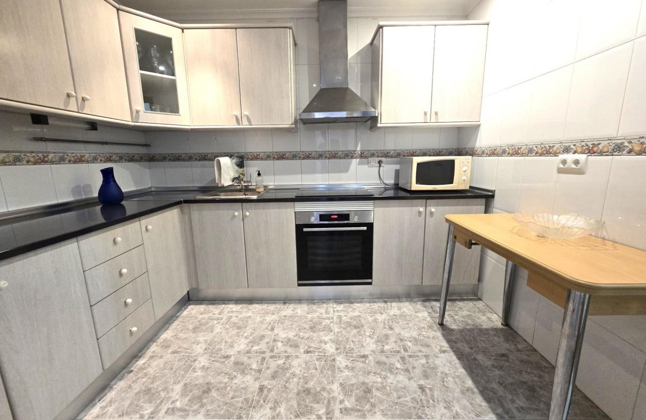 Resale - Apartment / flat - Torrevieja - Las Piscinas Naturales