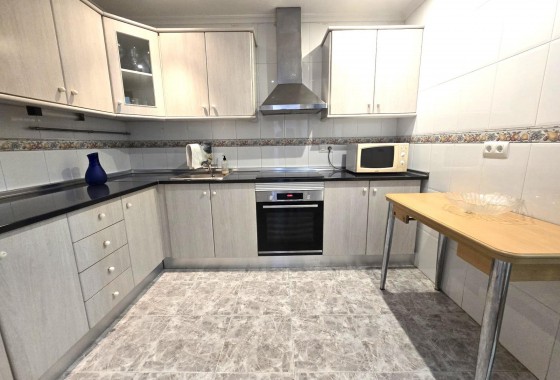 Resale - Apartment / flat - Torrevieja - Las Piscinas Naturales