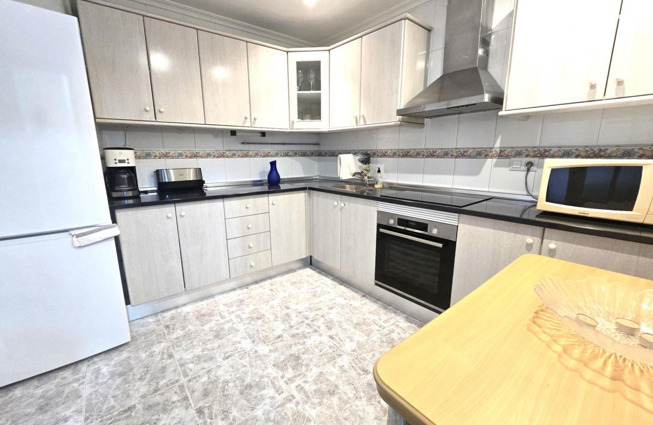 Resale - Apartment / flat - Torrevieja - Las Piscinas Naturales