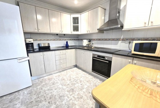 Resale - Apartment / flat - Torrevieja - Las Piscinas Naturales