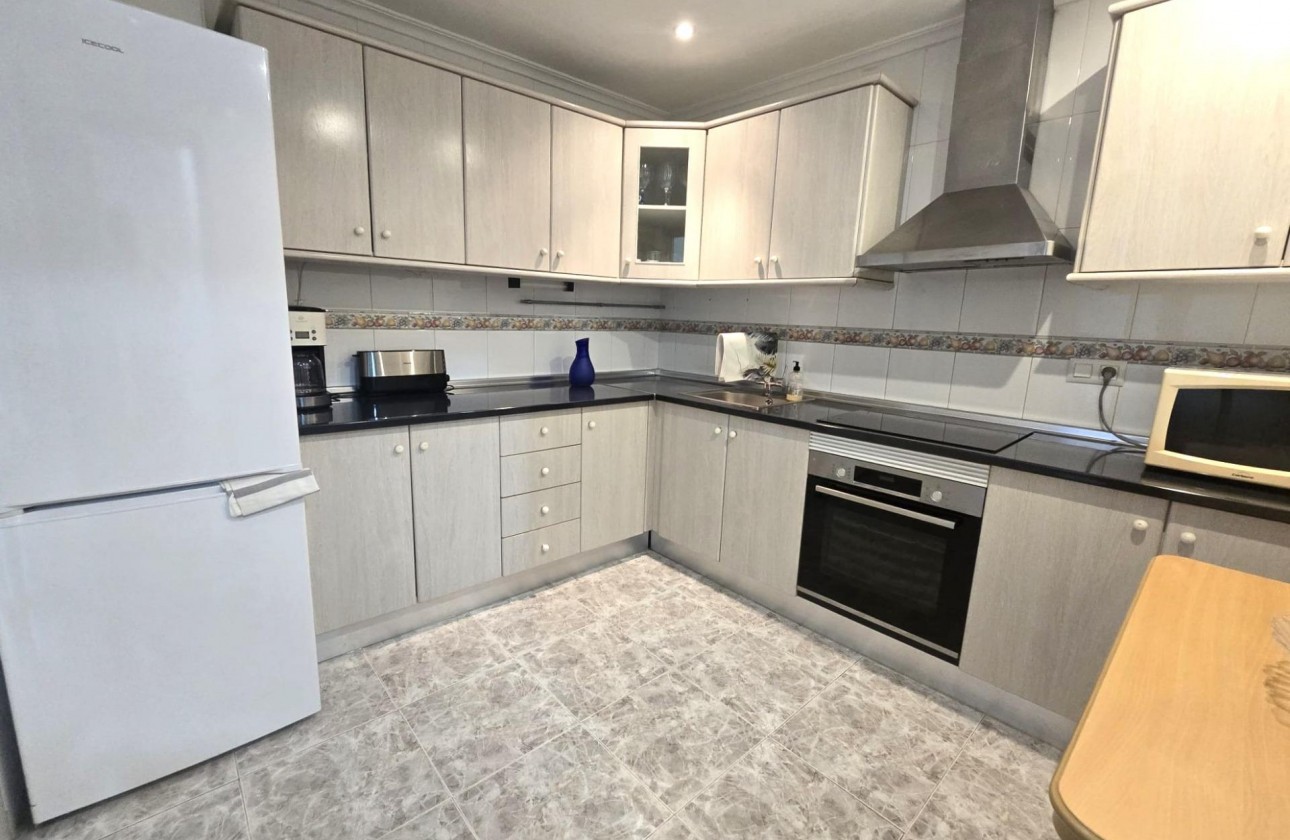 Resale - Apartment / flat - Torrevieja - Las Piscinas Naturales