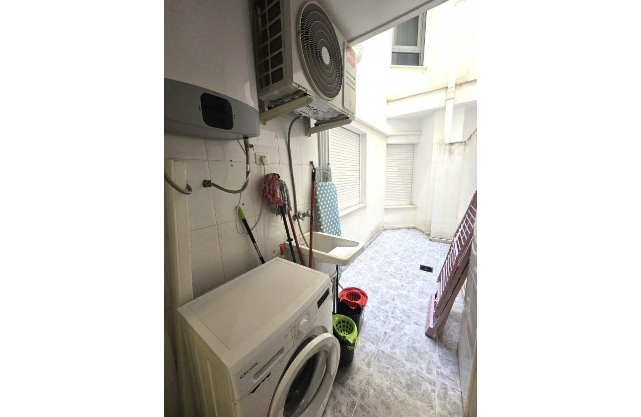 Resale - Apartment / flat - Torrevieja - Las Piscinas Naturales