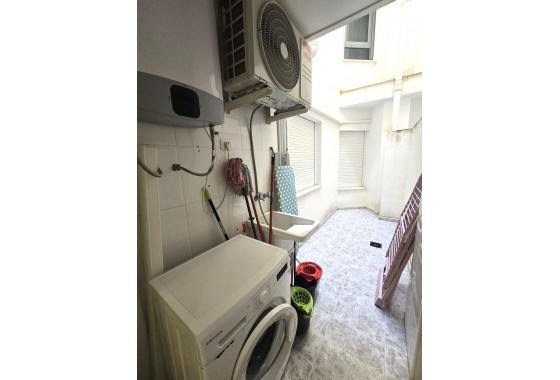 Resale - Apartment / flat - Torrevieja - Las Piscinas Naturales