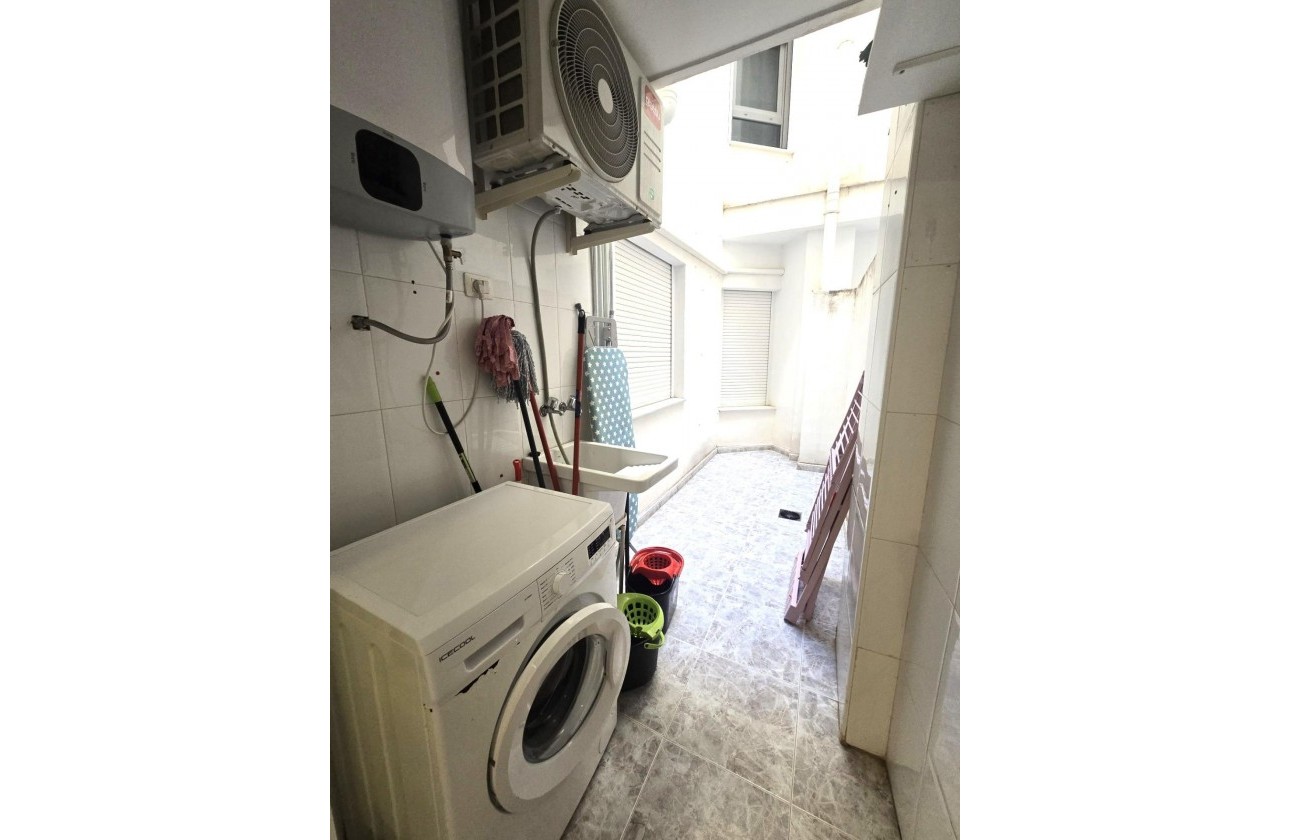Resale - Apartment / flat - Torrevieja - Las Piscinas Naturales