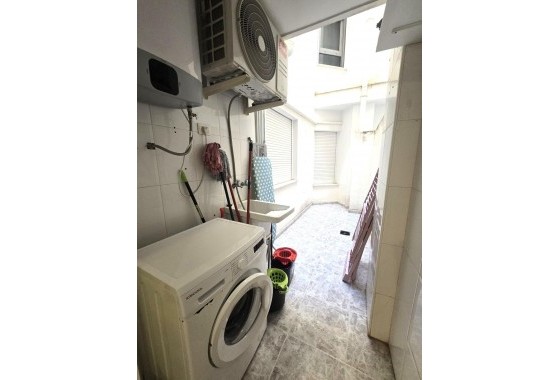 Resale - Apartment / flat - Torrevieja - Las Piscinas Naturales