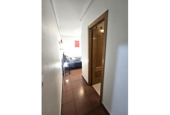 Resale - Apartment / flat - Torrevieja - Las Piscinas Naturales