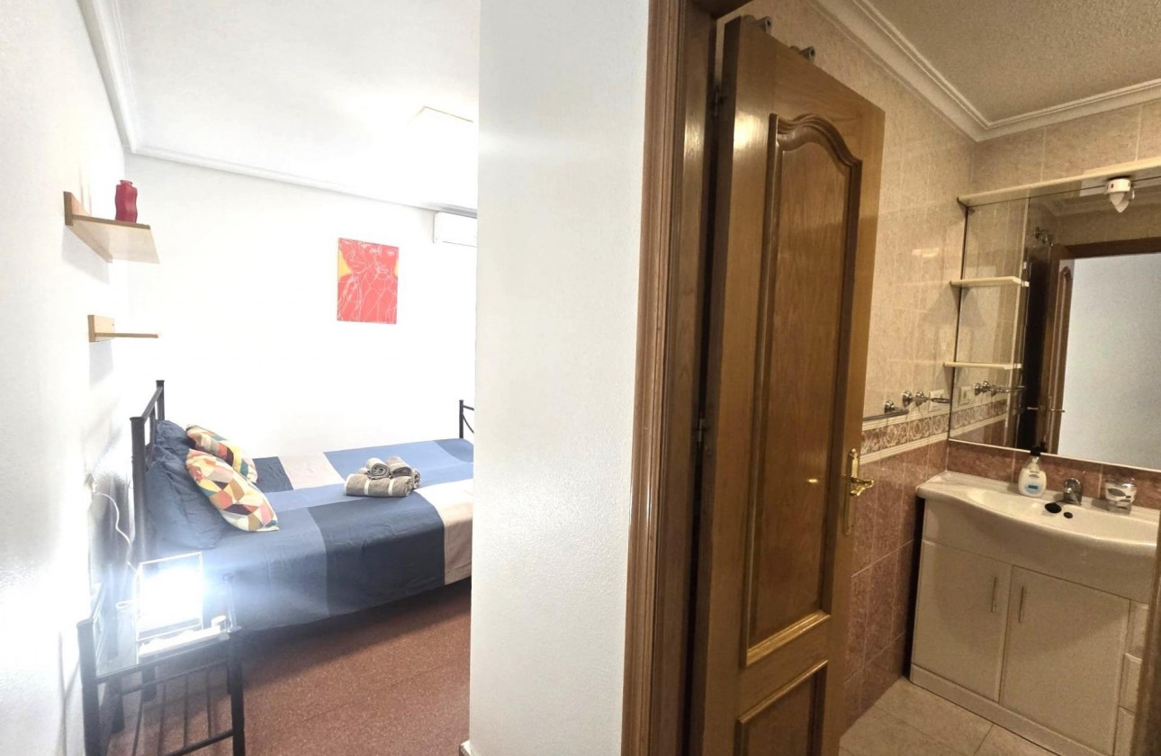Resale - Apartment / flat - Torrevieja - Las Piscinas Naturales