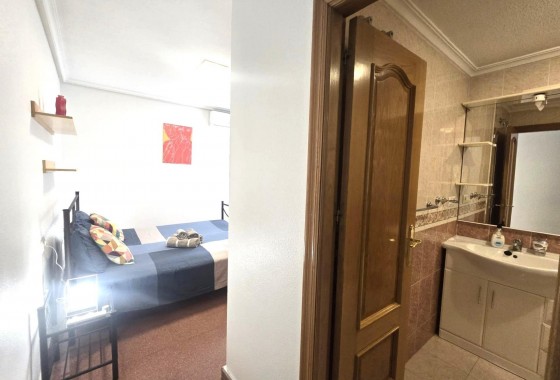 Resale - Apartment / flat - Torrevieja - Las Piscinas Naturales