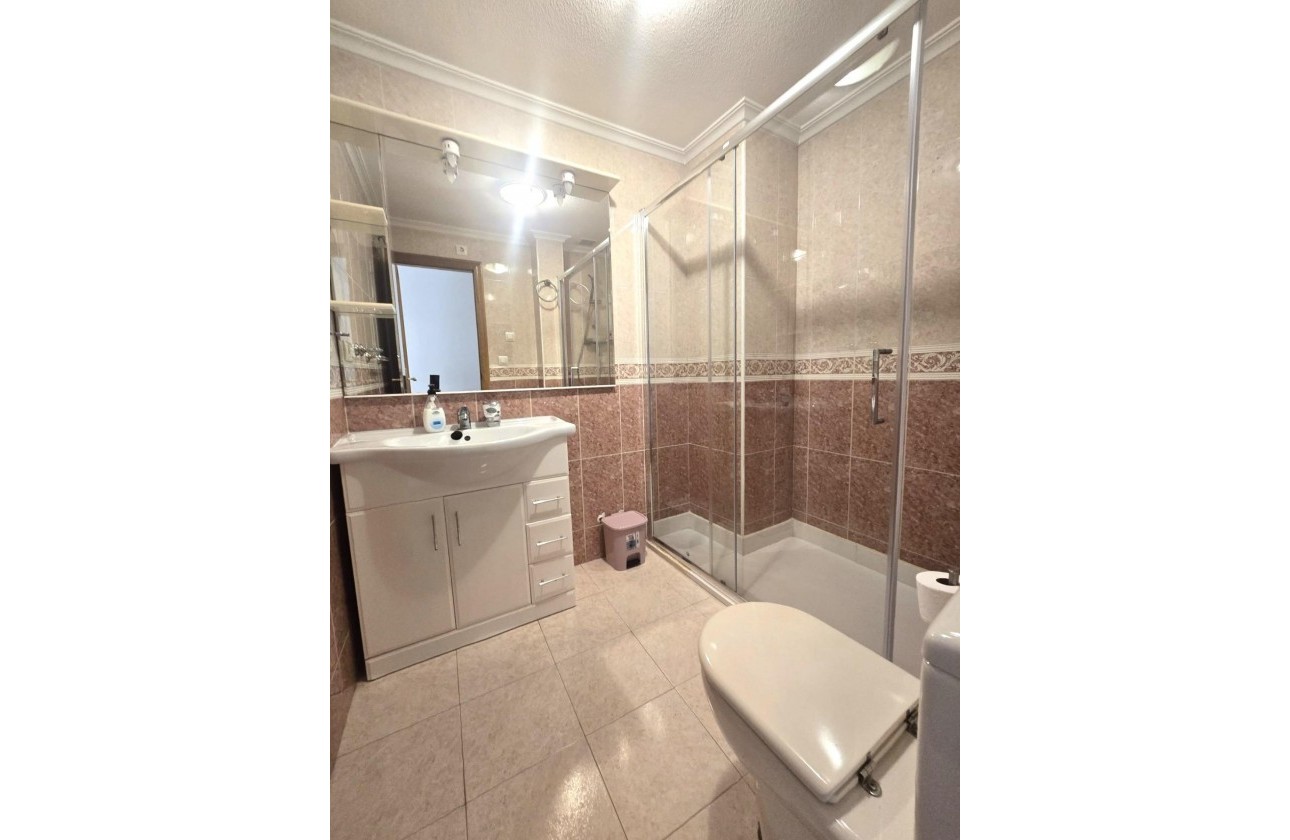 Resale - Apartment / flat - Torrevieja - Las Piscinas Naturales