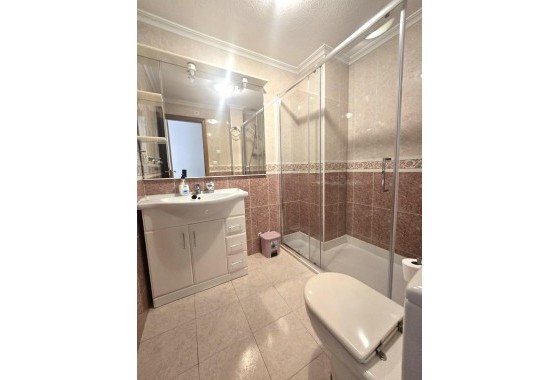 Resale - Apartment / flat - Torrevieja - Las Piscinas Naturales