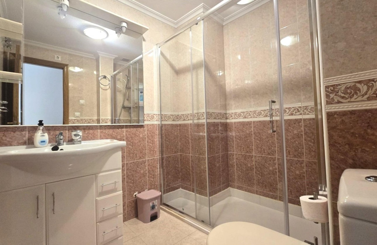 Resale - Apartment / flat - Torrevieja - Las Piscinas Naturales