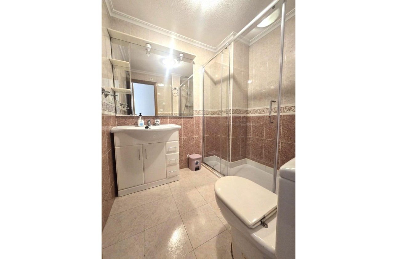Resale - Apartment / flat - Torrevieja - Las Piscinas Naturales