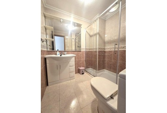 Resale - Apartment / flat - Torrevieja - Las Piscinas Naturales