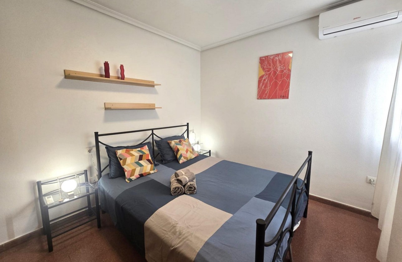 Resale - Apartment / flat - Torrevieja - Las Piscinas Naturales