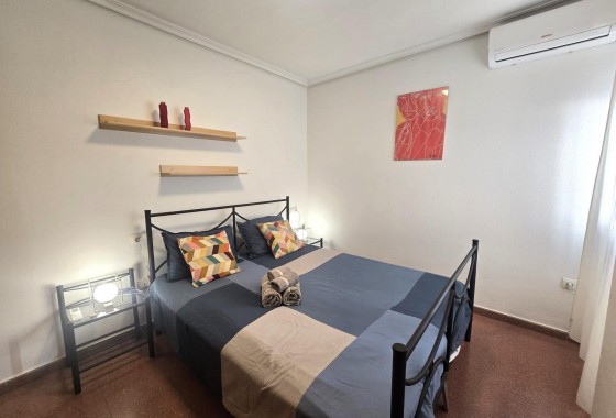 Resale - Apartment / flat - Torrevieja - Las Piscinas Naturales