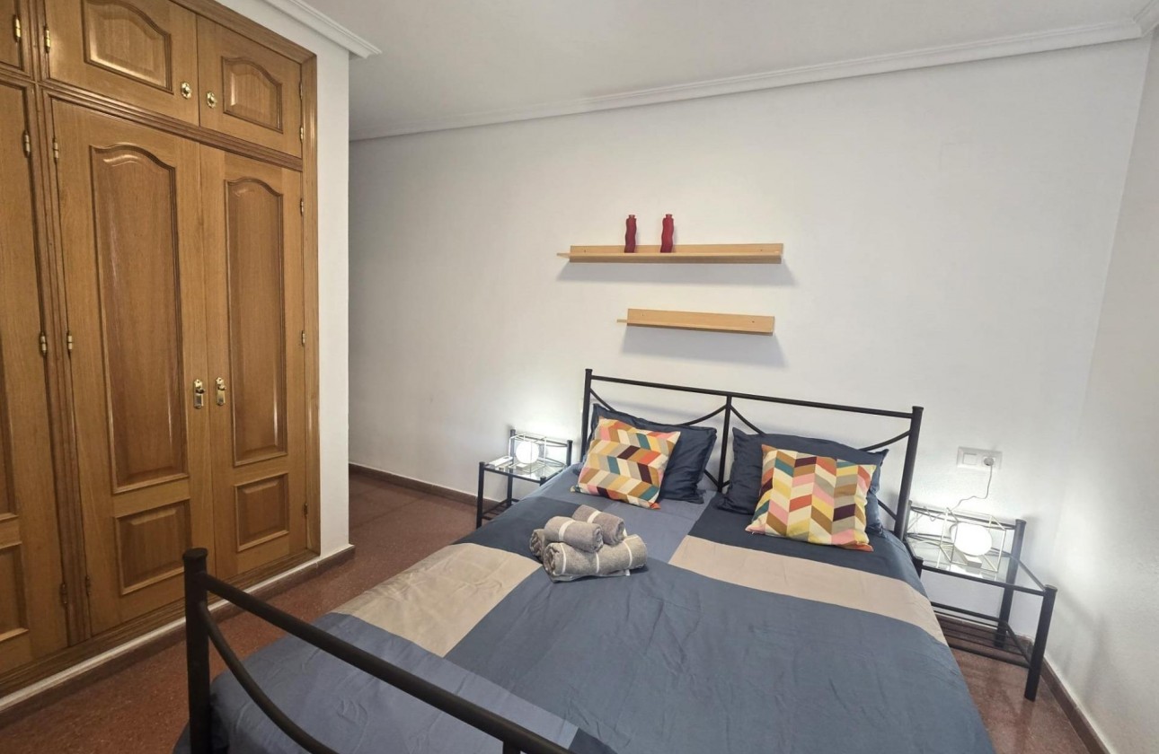 Resale - Apartment / flat - Torrevieja - Las Piscinas Naturales