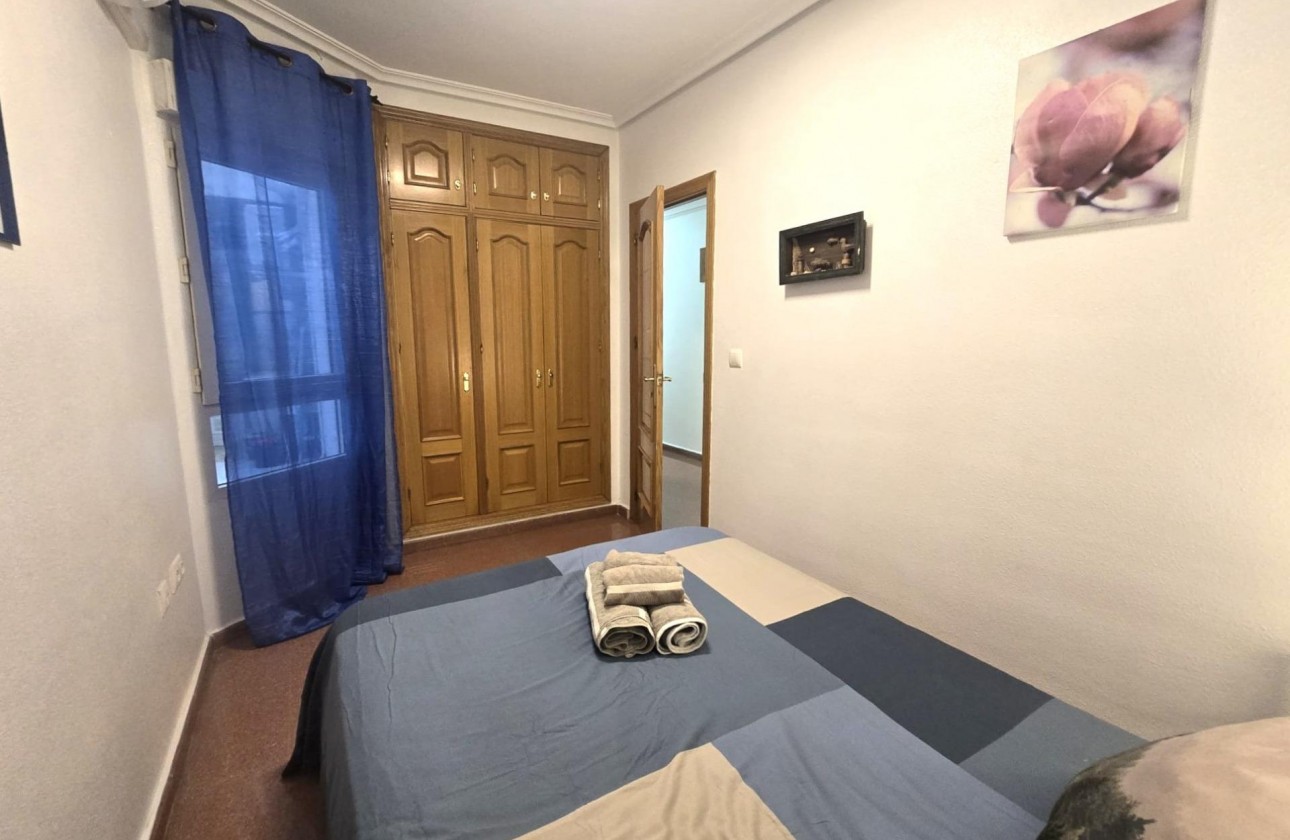 Resale - Apartment / flat - Torrevieja - Las Piscinas Naturales