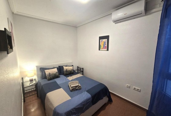 Resale - Apartment / flat - Torrevieja - Las Piscinas Naturales