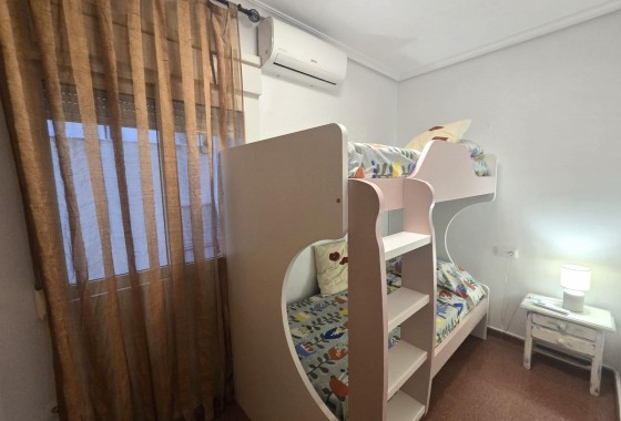 Resale - Apartment / flat - Torrevieja - Las Piscinas Naturales