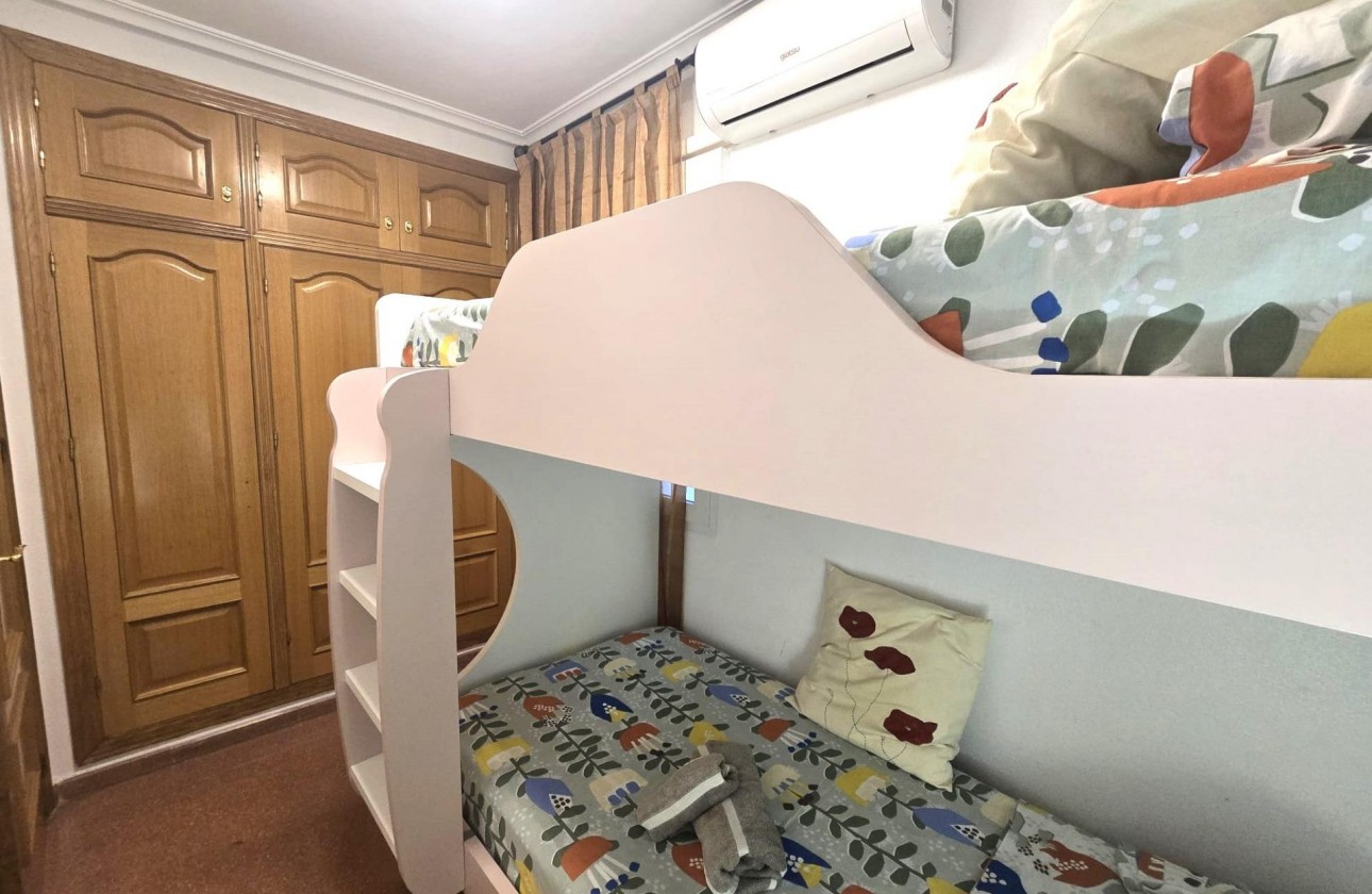 Resale - Apartment / flat - Torrevieja - Las Piscinas Naturales