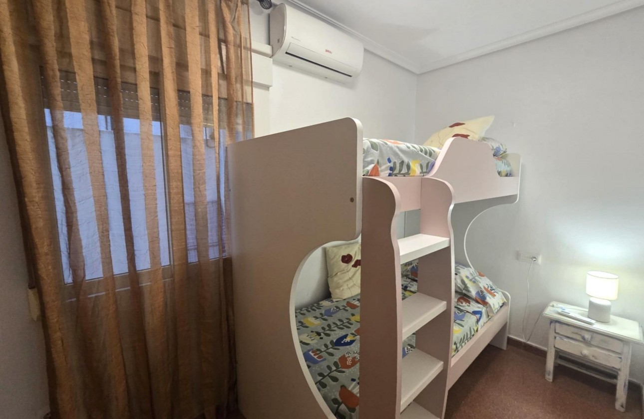 Resale - Apartment / flat - Torrevieja - Las Piscinas Naturales