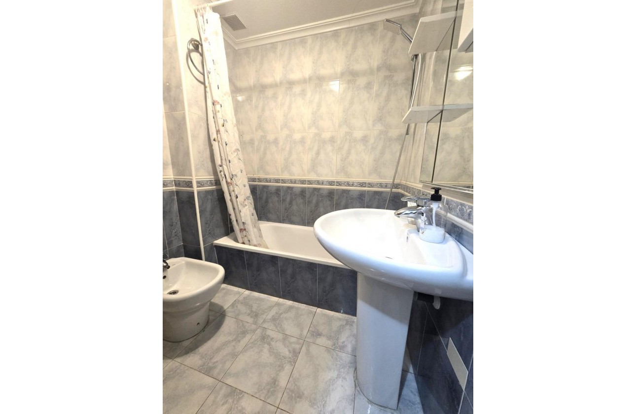 Resale - Apartment / flat - Torrevieja - Las Piscinas Naturales