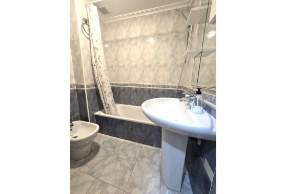 Resale - Apartment / flat - Torrevieja - Las Piscinas Naturales