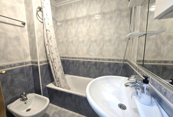 Resale - Apartment / flat - Torrevieja - Las Piscinas Naturales