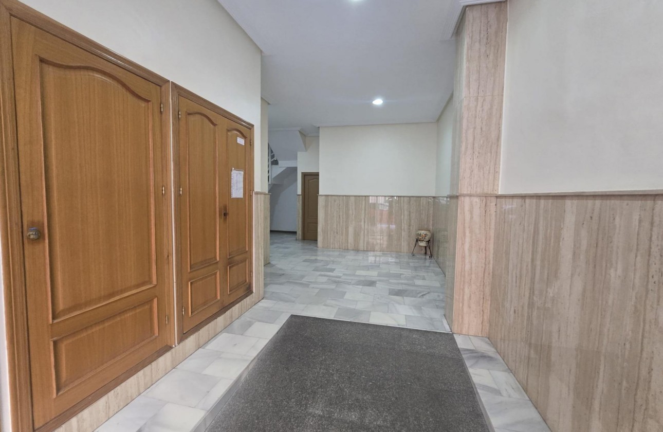 Resale - Apartment / flat - Torrevieja - Las Piscinas Naturales