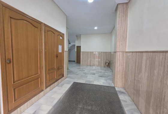 Resale - Apartment / flat - Torrevieja - Las Piscinas Naturales